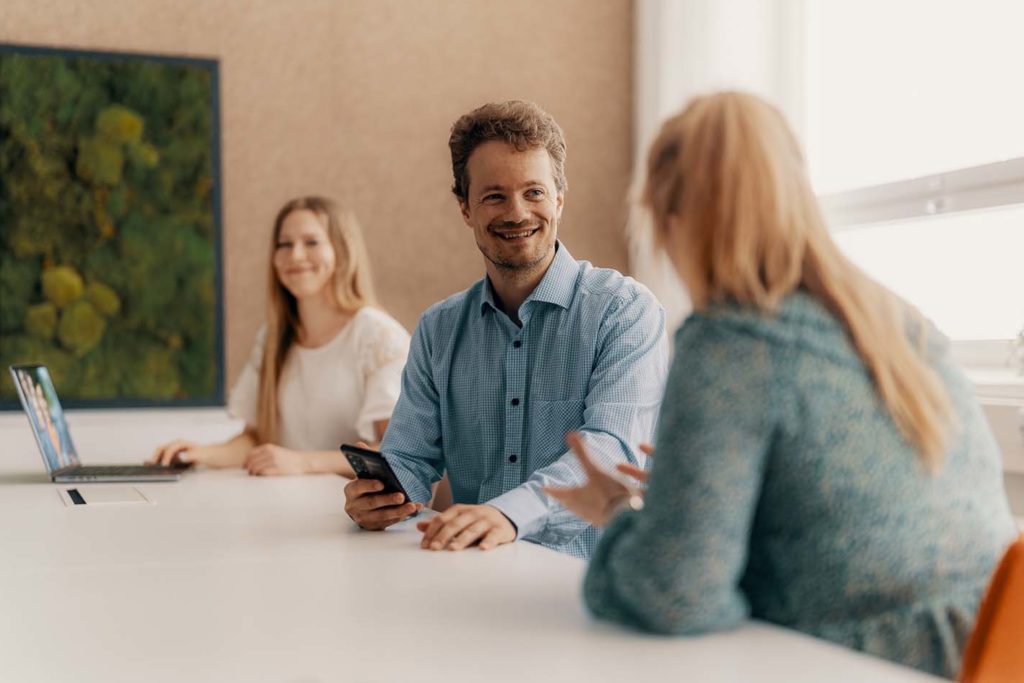 työntekijät palaverissa